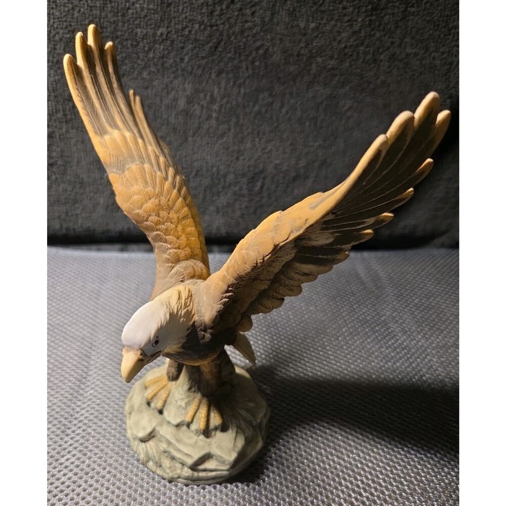Vintage Bald Eagle by Andrea Sadek Porcelain Ceramic 7" Tall Figurine Statue - Picture 5 of 7